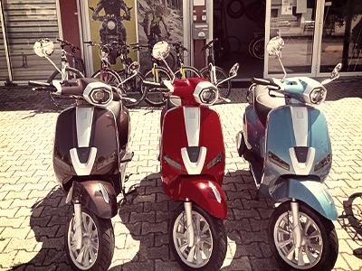 Location scooters | Nous mettons un large choix de scooters à votre disposition Location de scooters Port Leucate